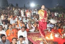 विदर्भाच्या काशीत वैनगंगेच्या तिरी हजारोंच्या उपस्थितीत महाआरती