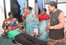 मा.खा.डॉ.अशोक नेते यांनी रुग्णालयात धाव घेत दिला धीर