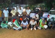 22 कारमधून आलेल्या जुगाऱ्यांकडे सापडले फक्त 75 हजार रुपये !