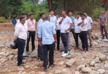 जिल्हाधिकाऱ्यांसह वरिष्ठ अधिकाऱ्यांनी केली दुर्गम भागात सुविधांची पाहणी