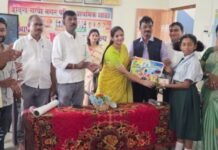 सेवा संकल्प अभियानातून भाजपतर्फे चित्रकला स्पर्धेसह नोटबुकचे वितरण