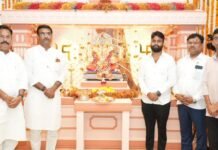 जिल्ह्यातील नेतेमंडळींनी घेतले ‘वर्षा’ बंगल्यावर गणरायाचे दर्शन
