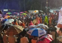रिमझिम पावसात वाजतगाजत गणपती बाप्पाला दिला निरोप