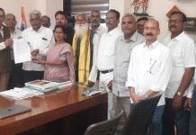 अनावश्यक खर्च टाळण्यासाठी विविध पक्ष, संघटनांची विद्यापीठावर धडक