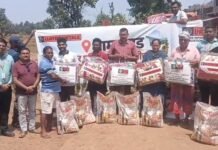 भामरागडवासियांना ‘लॅायड्स’कडून ब्लँकेट, कपडे व शिधा किटचे वाटप