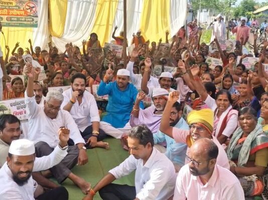 विमानतळच्या मुद्द्यावर शेतकऱ्यांचे गुरवळ्यात साखळी उपोषण सुरू