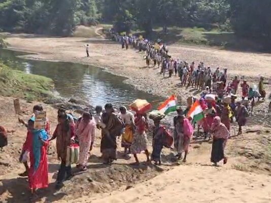 रस्त्याची समस्या दूर करण्यासाठी पाच गावातील नागरिक अहेरीत