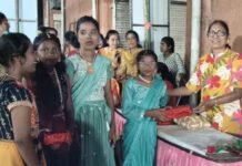दिव्यांग विद्यार्थिनींच्या गरबा नृत्याने जिंकली भाविकांची मने!