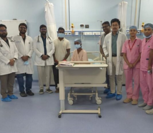 सर्पदंशामुळे प्रकृती गंभीर झालेल्या महिलेला वाचवण्यात डॅाक्टरांना यश