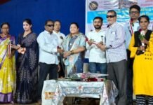 दृष्टीहीन बांधवांना मिळाला पांढऱ्या काठीचा आधार व धान्याच्या किट